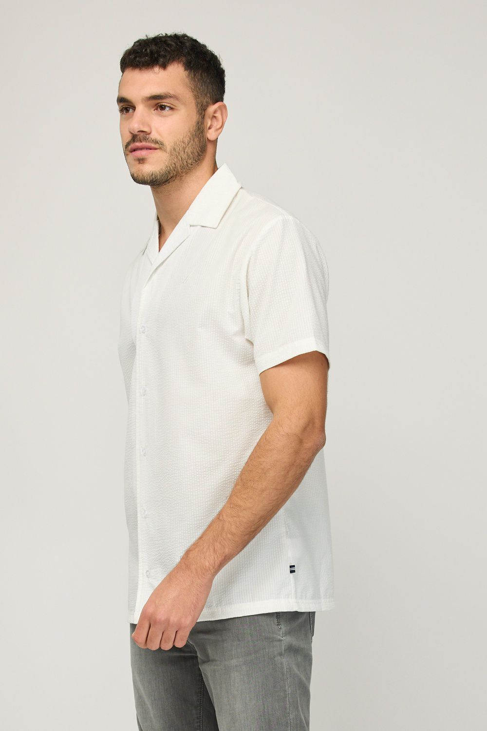 חולצה מכופתרת קצרה לגברים