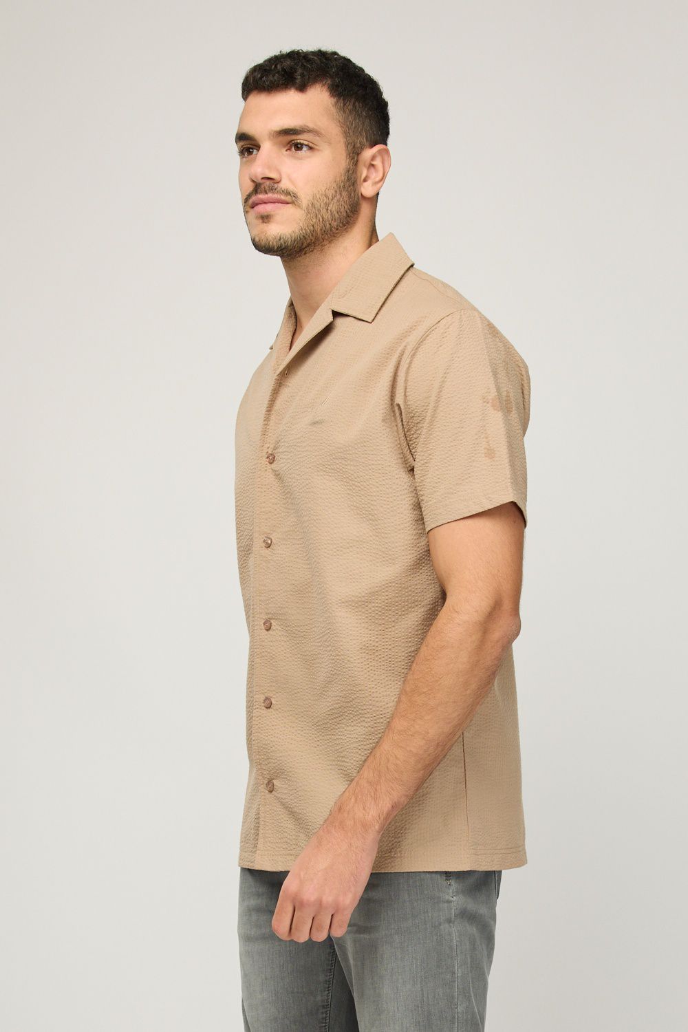 חולצה מכופתרת קצרה לגברים