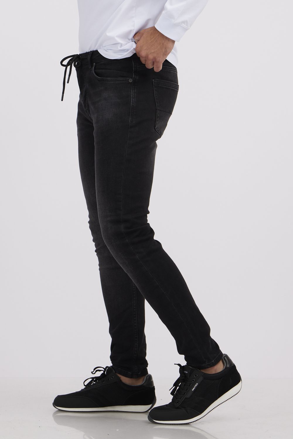 ג’ינס לגבר בגזרת סקיני