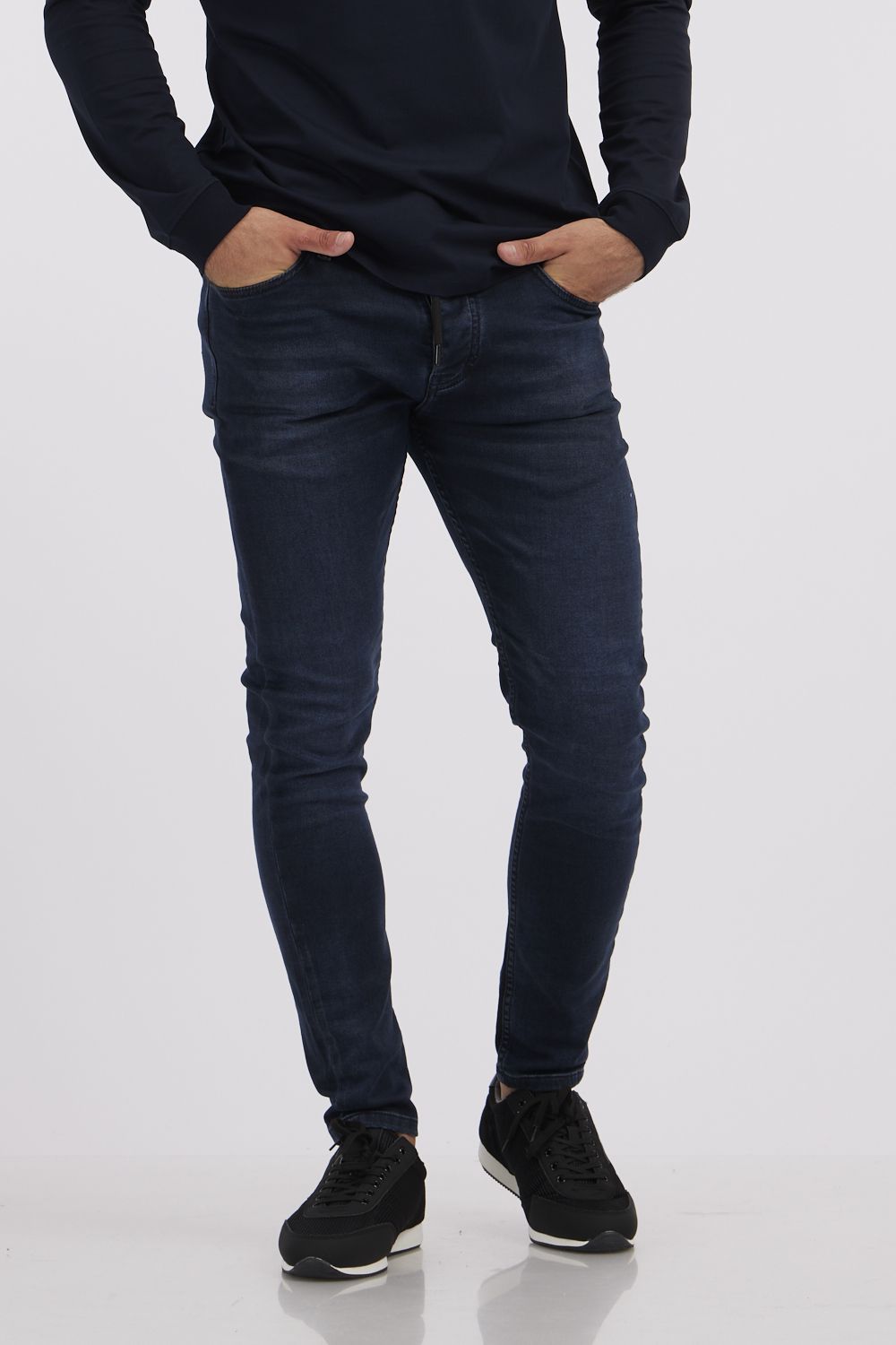 ג’ינס לגבר בגזרת סקיני
