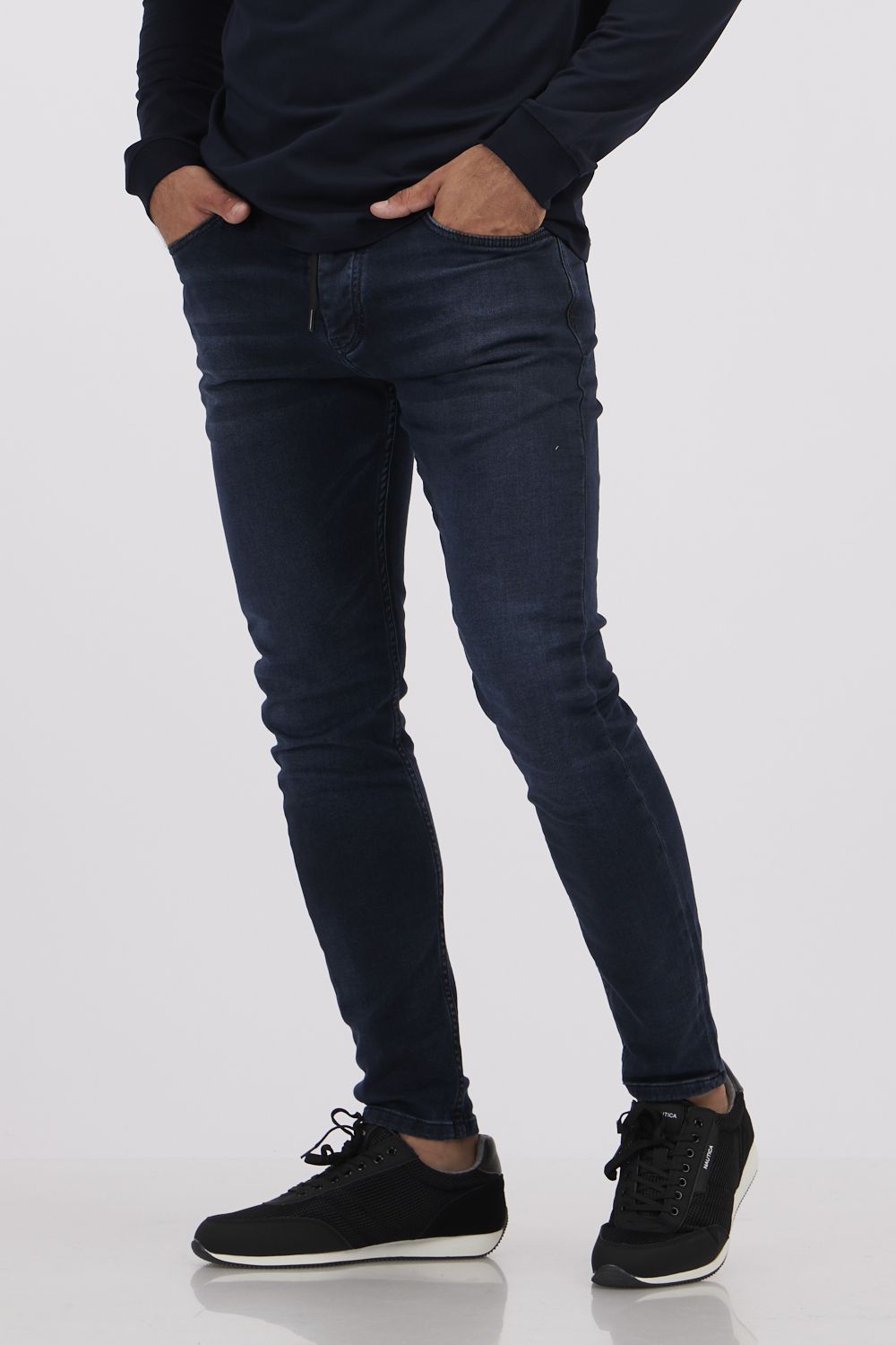 ג’ינס לגבר בגזרת סקיני