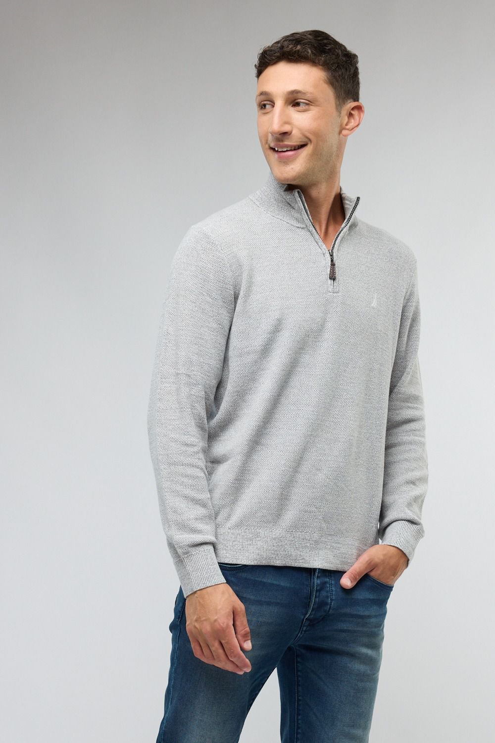 סריג איכותי עם רוכסן בצווארון ולוגו נאוטיקה לגבר