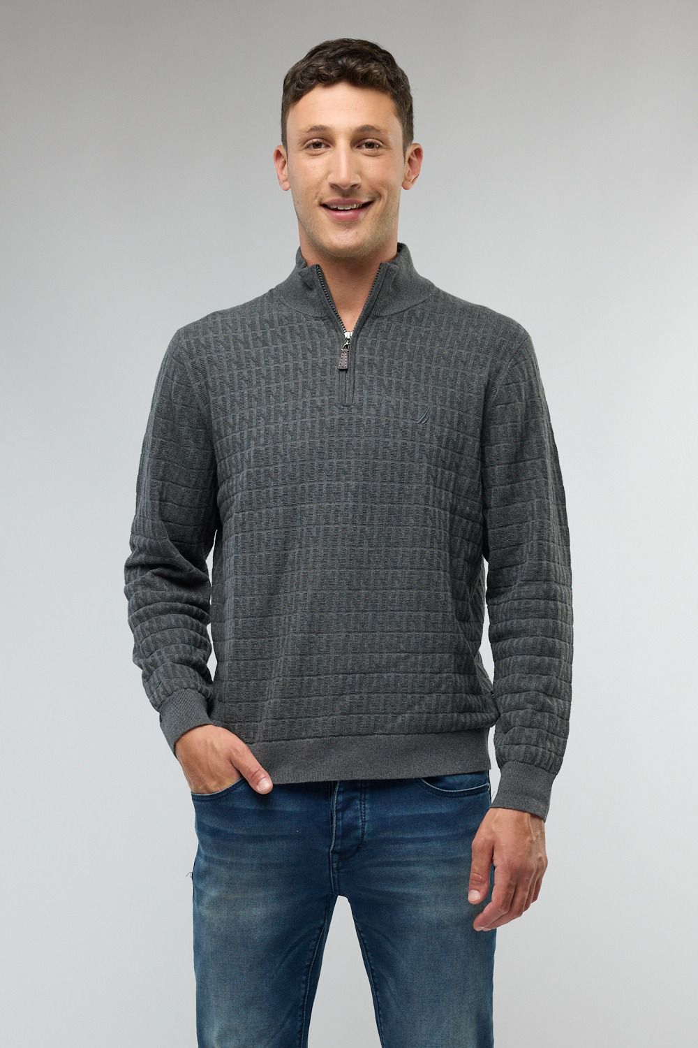 סריג עם רוכסן בצווארון ולוגו נאוטיקה לגבר