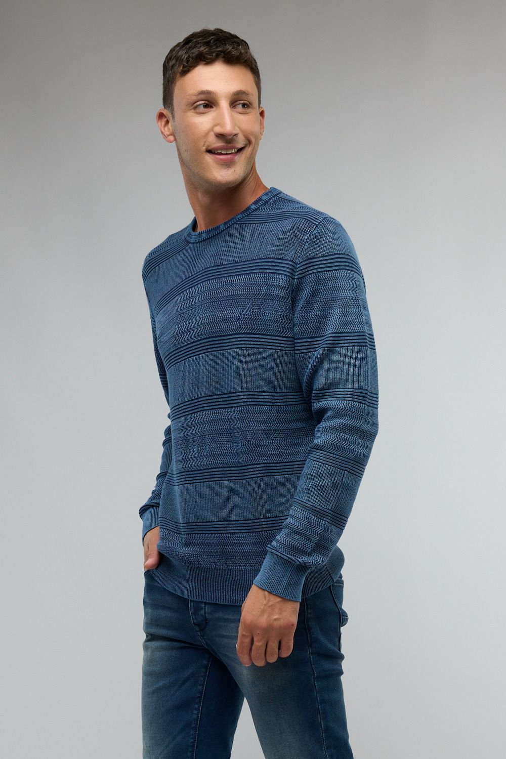 סוודר אלגנטי צווארון עגול לגברים Nautica