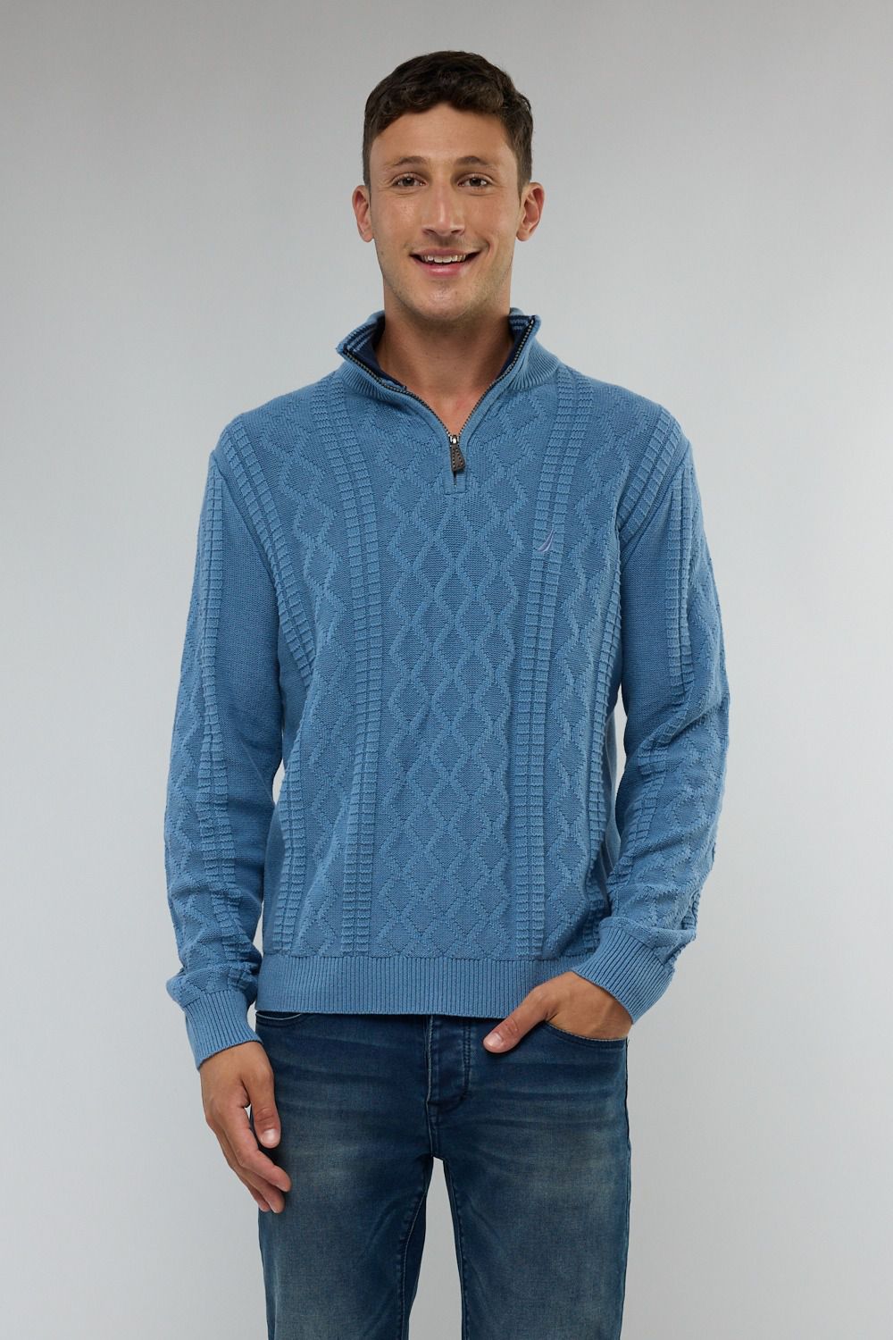 סריג איכותי מעוצב עם רוכסן בצווארון ולוגו נאוטיקה לגבר