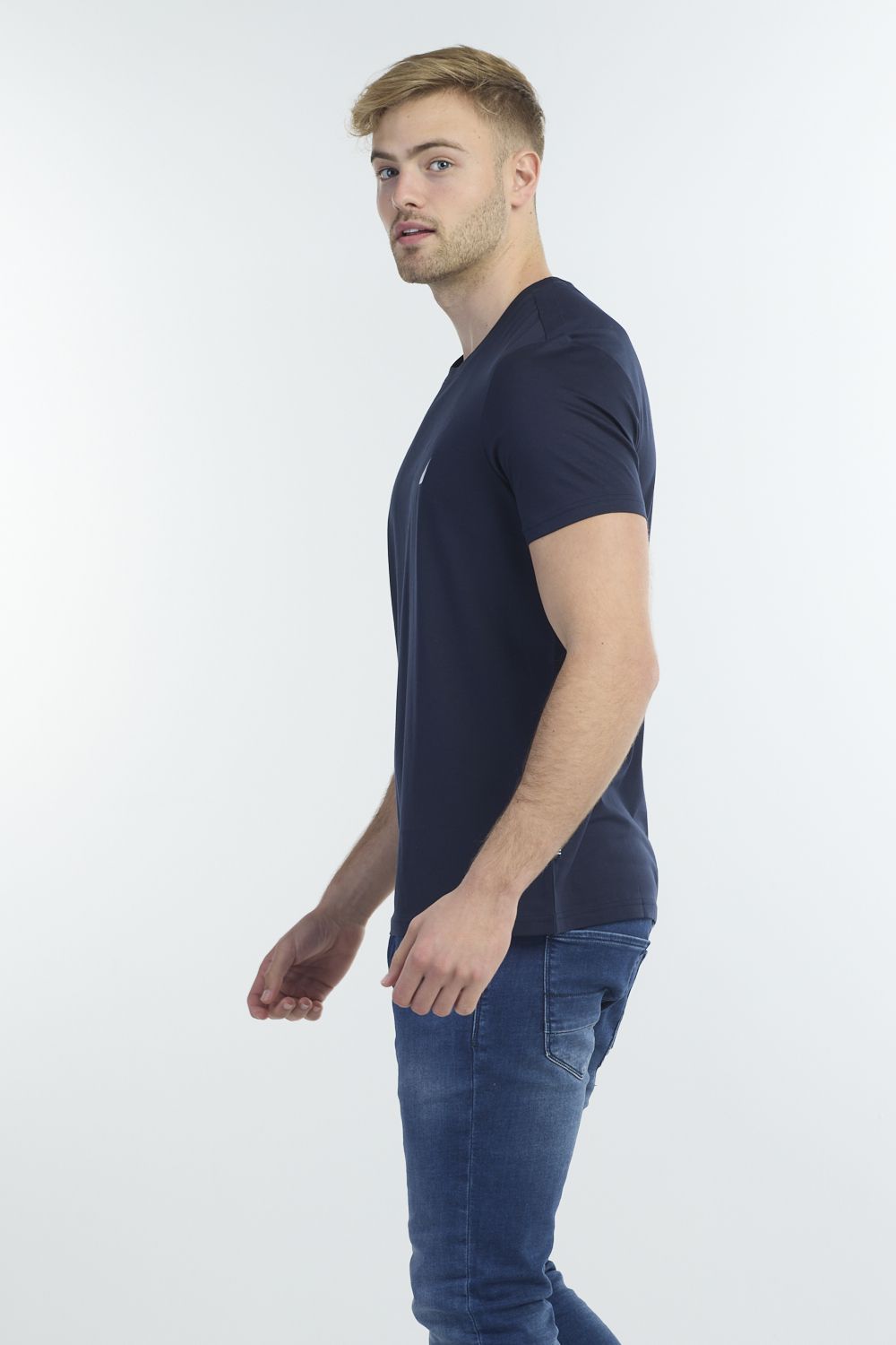 חולצת טי-שירט איכותית לגבר