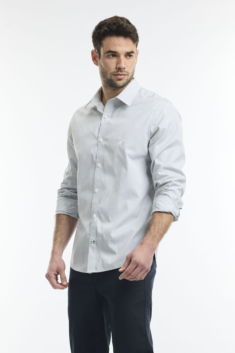 חולצה מכופתרת איכותית TAILORED FIT עם פסים דקים לגבר