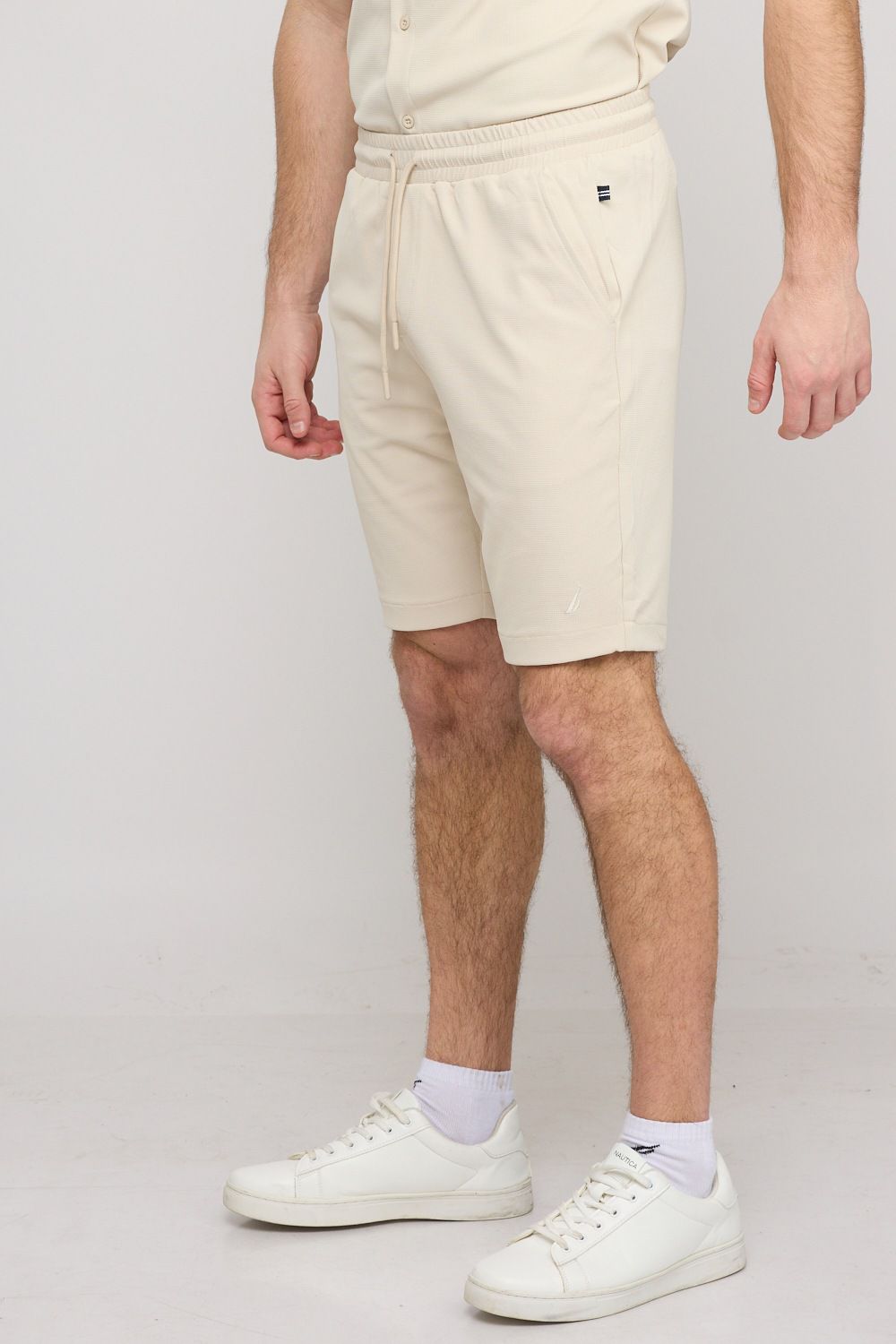 מכנסיים קצרים לגברים