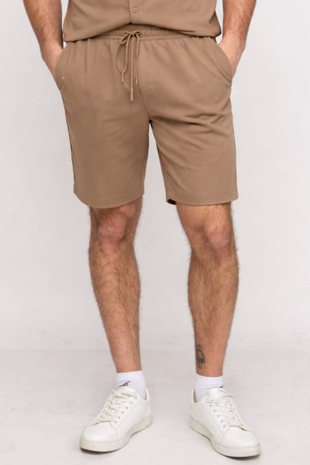 מכנסיים קצרים לגברים