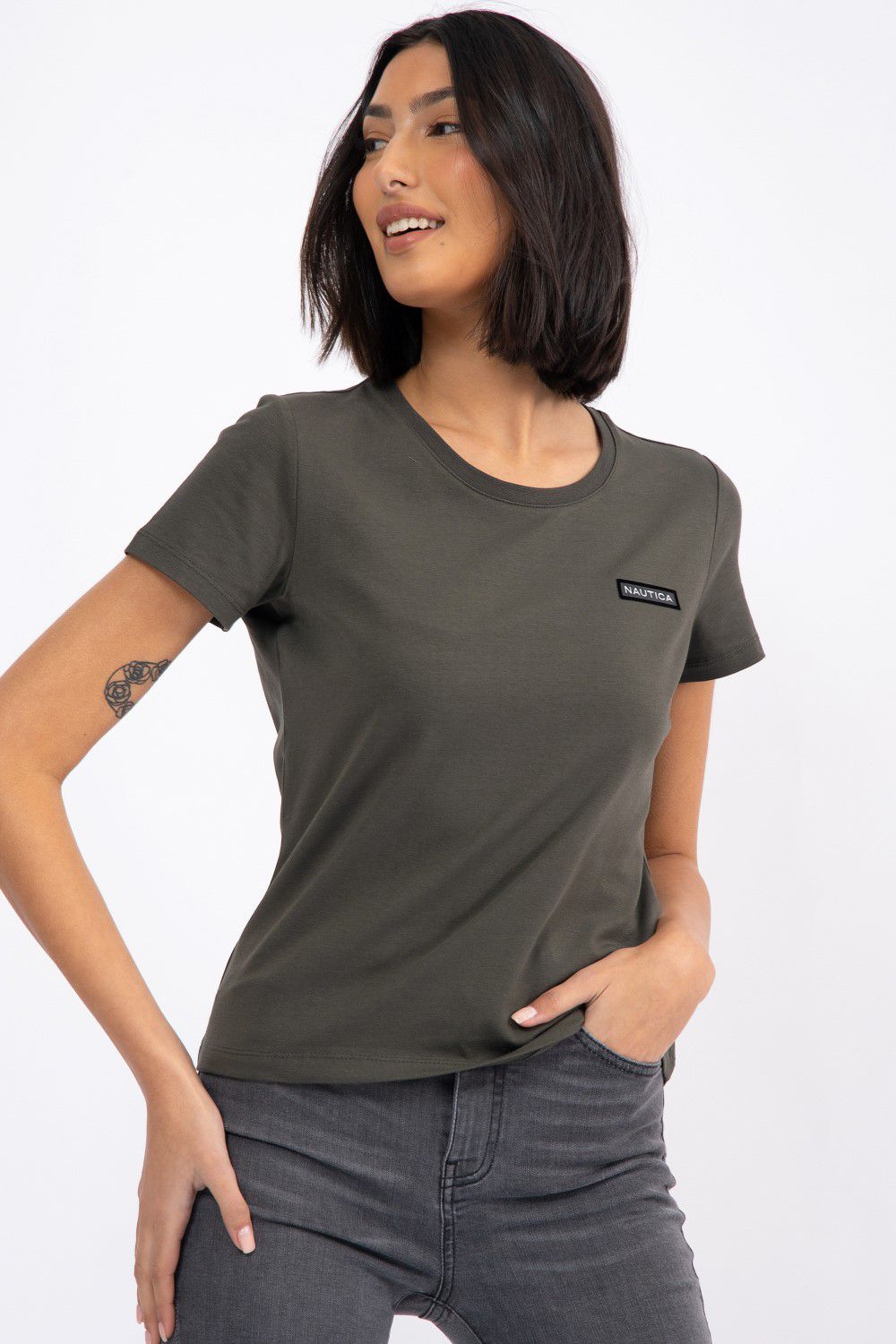 טי שירט עם אלמנט לוגו נאוטיקה