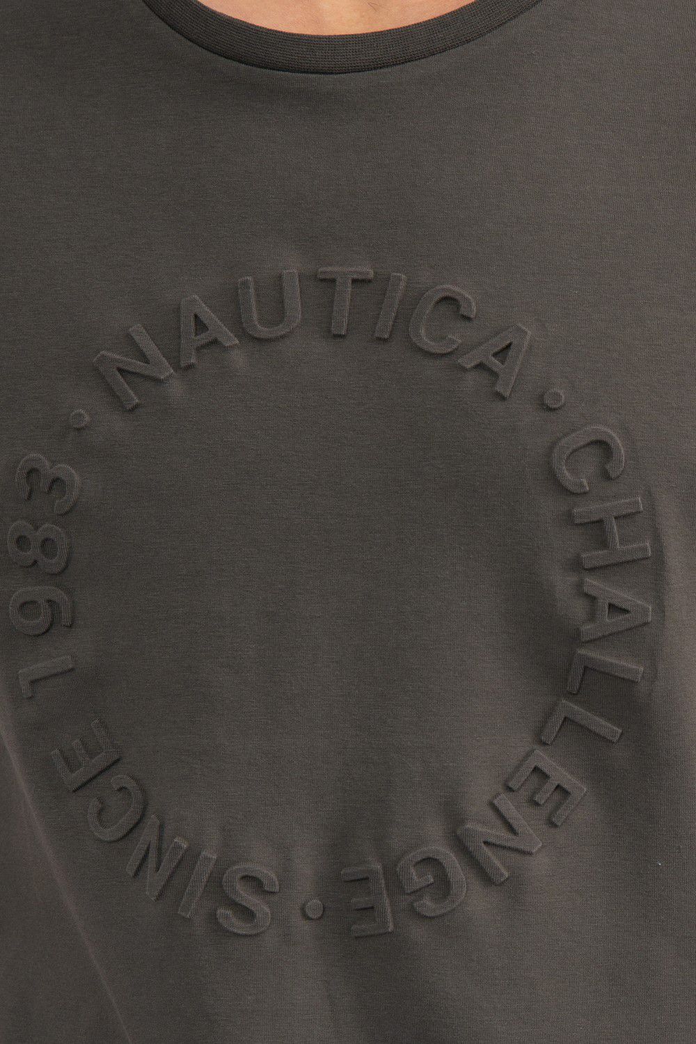 טי שירט בשילוב תבליט טקסט nautica challenge