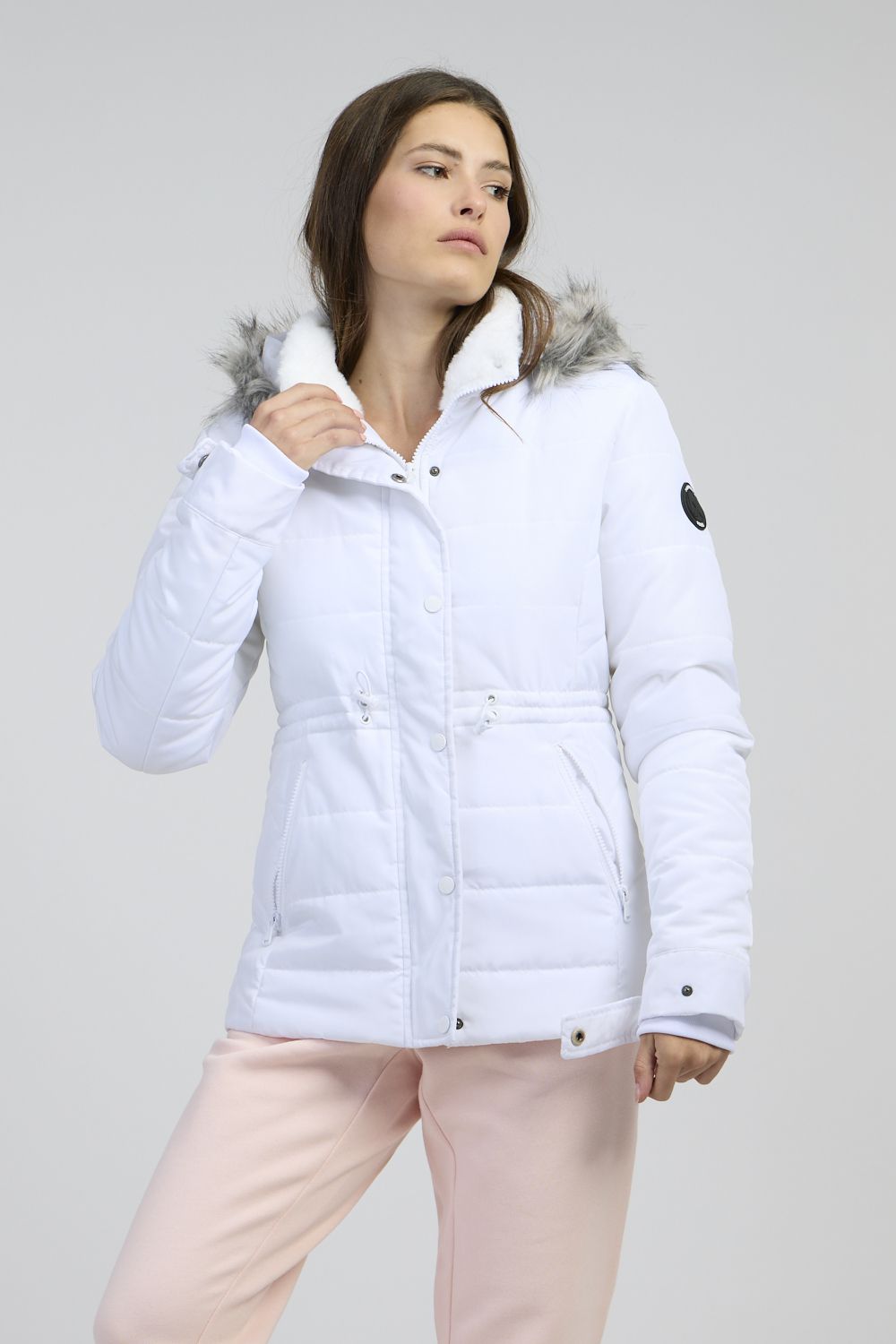 מעיל פוך עם כובע פרווה לאישה