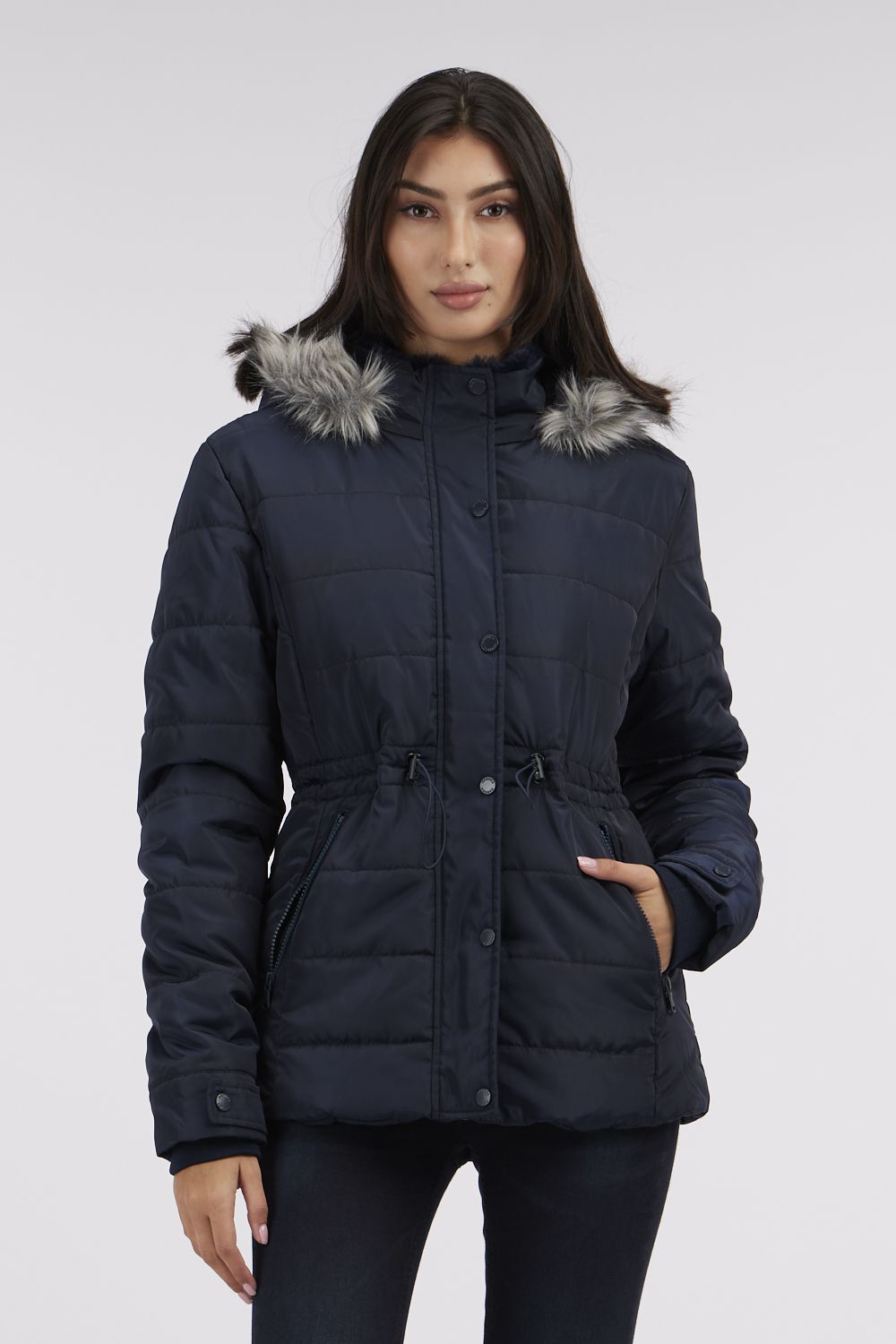 מעיל פוך עם כובע פרווה לאישה