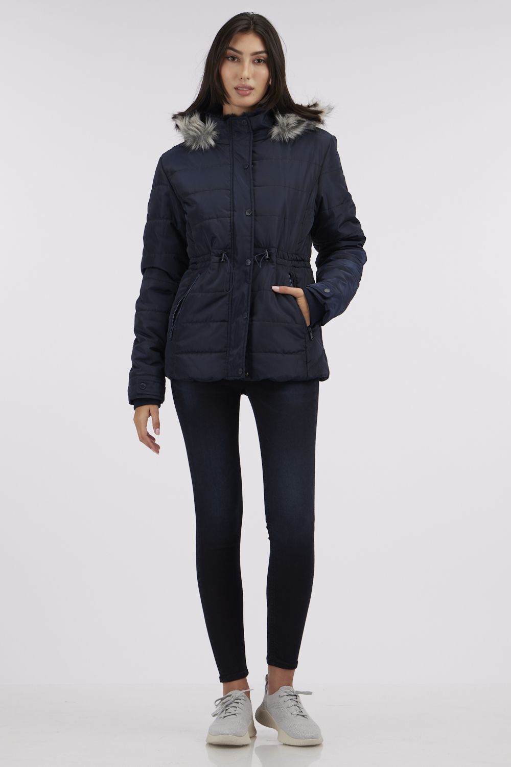 מעיל פוך עם כובע פרווה לאישה