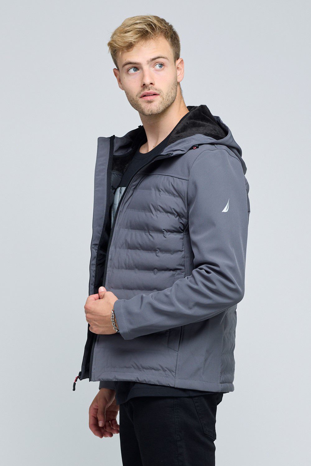 ג’קט סופטשל מרופד עם כובע