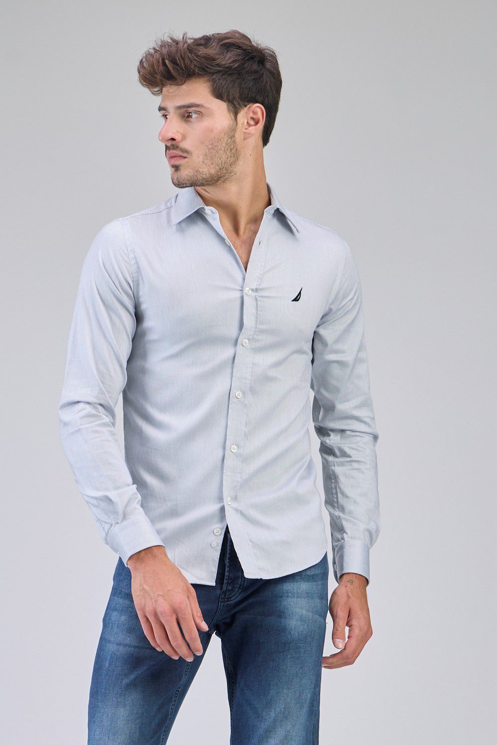 חולצה מכופתרת TAILORED FIT עם פסים דקים ולוגו