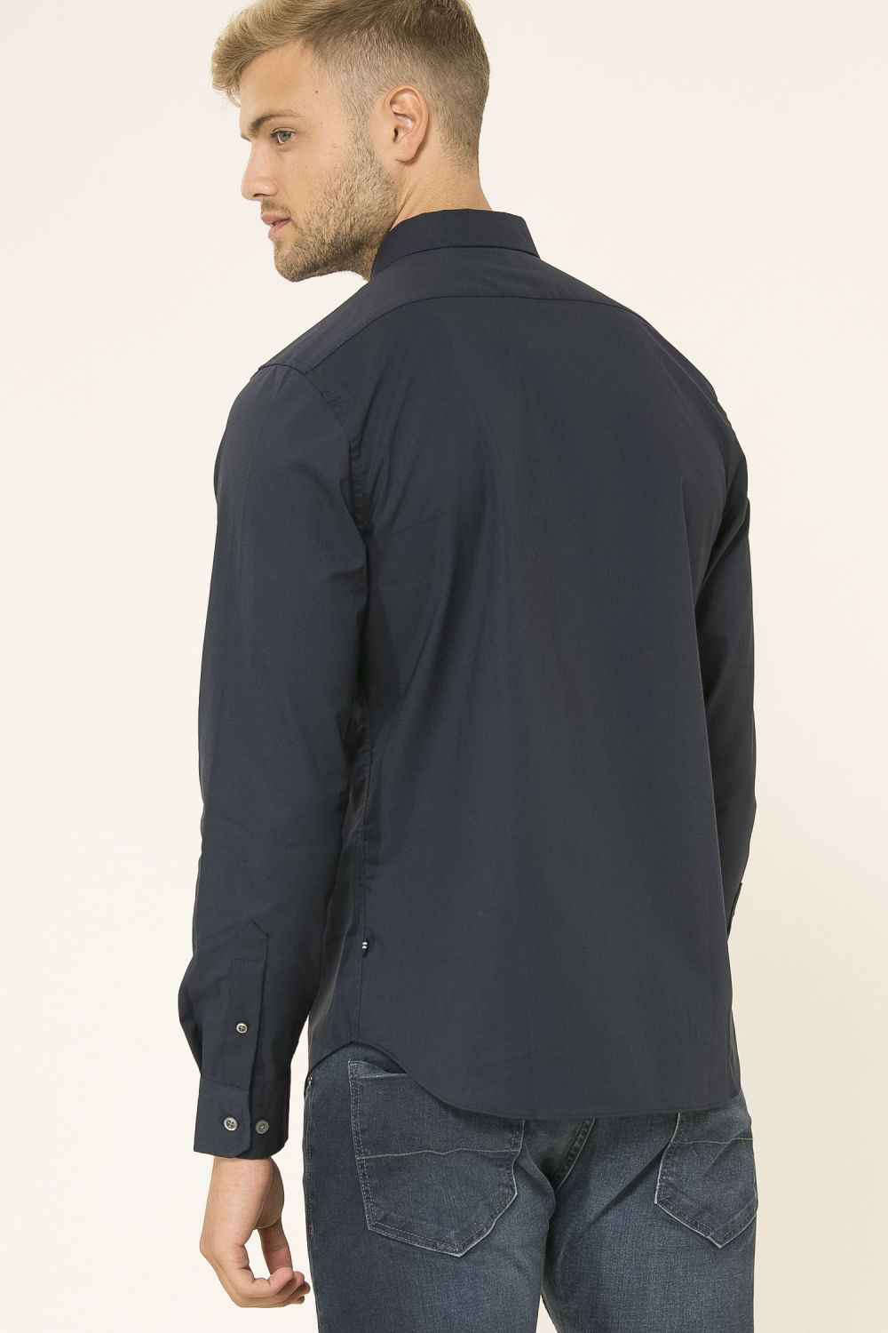 חולצה מכופתרת בגזרת TAILORED FIT סטרץ’