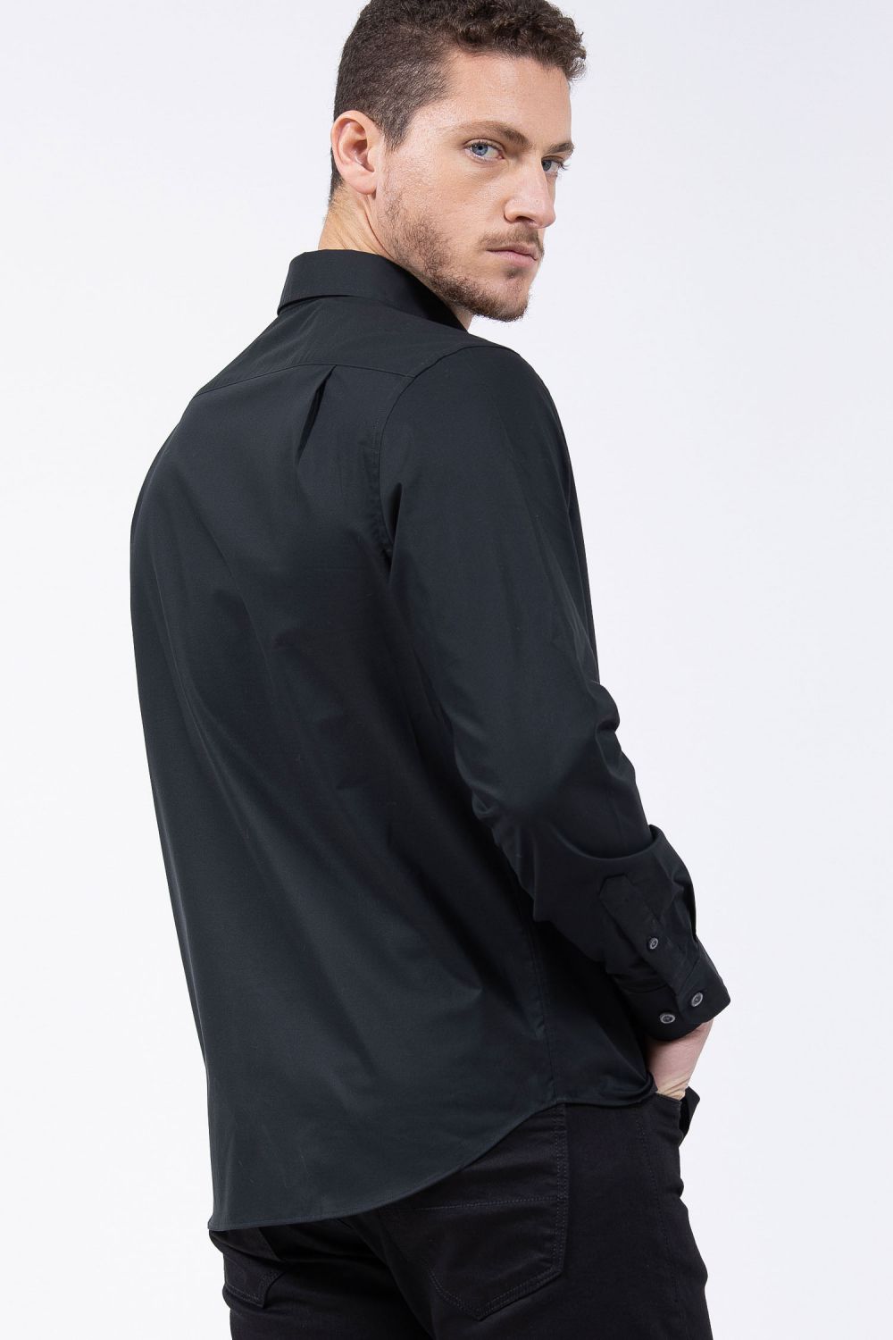 חולצה מכופתרת CLASSIC FIT סטרץ עם רקמת לוגו