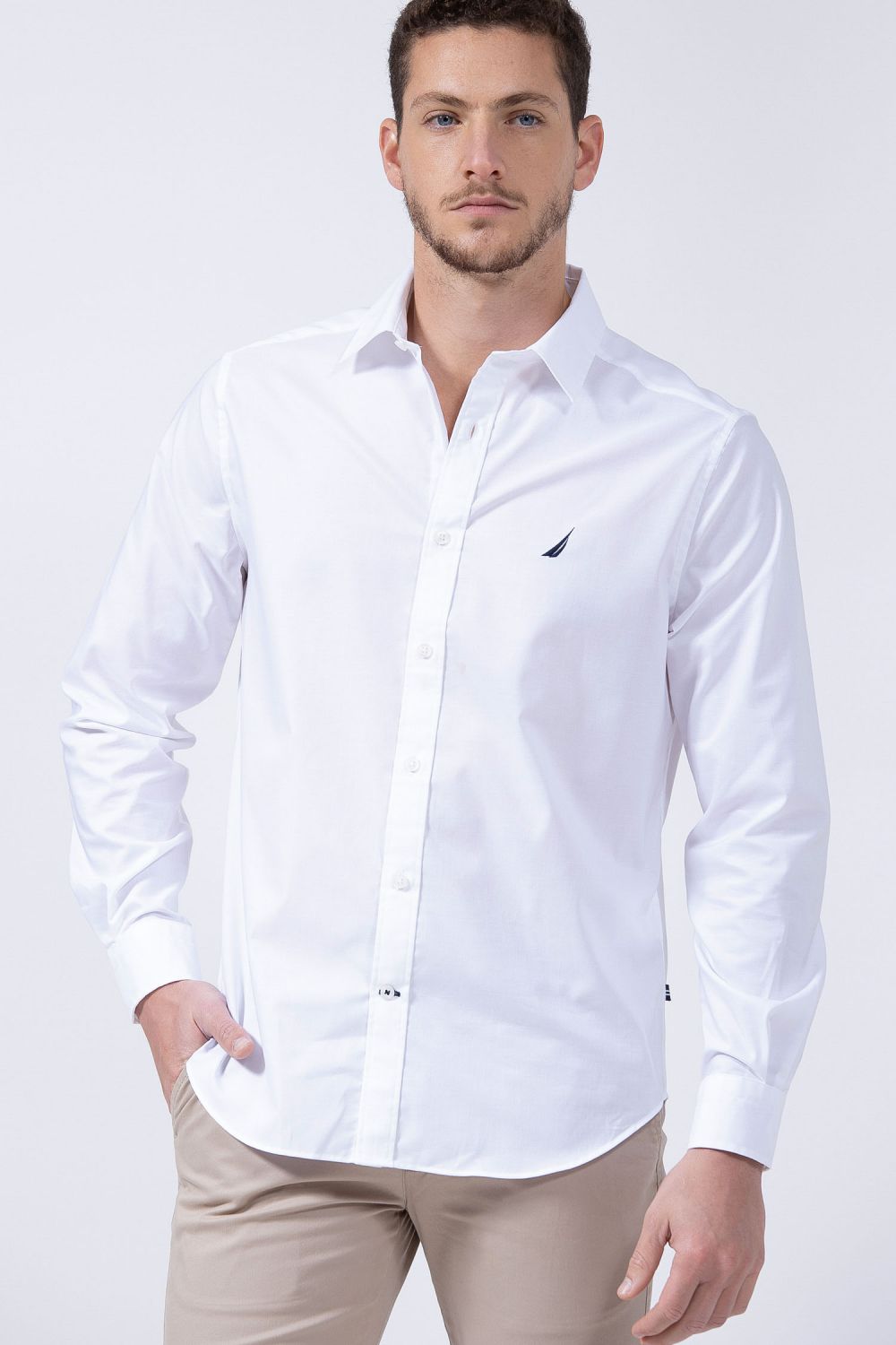 חולצה מכופתרת CLASSIC FIT סטרץ עם רקמת לוגו