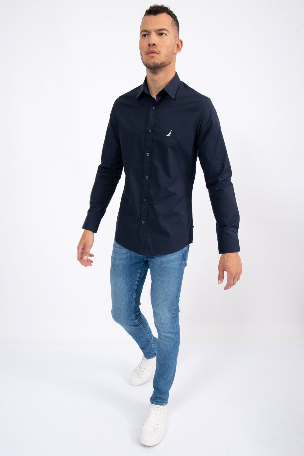 חולצה מכופתרת TAILORED FIT עם לוגו