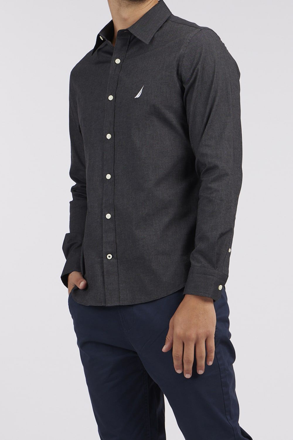 חולצה מכופתרת עם שרוולים ארוכים בצבע אפור