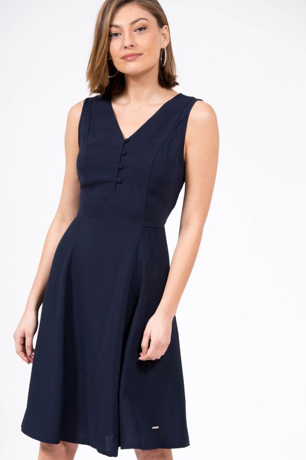 שמלה עם רכיסת כפתורים עליונה