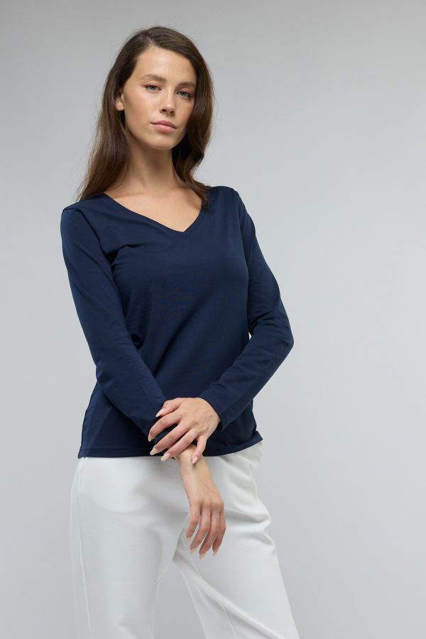 טי שירט צווארון V עם רקמת לוגו