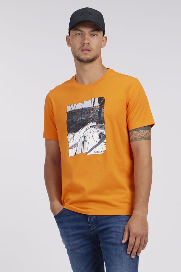 טי שירט לגבר עם צווארון עגול והדפס