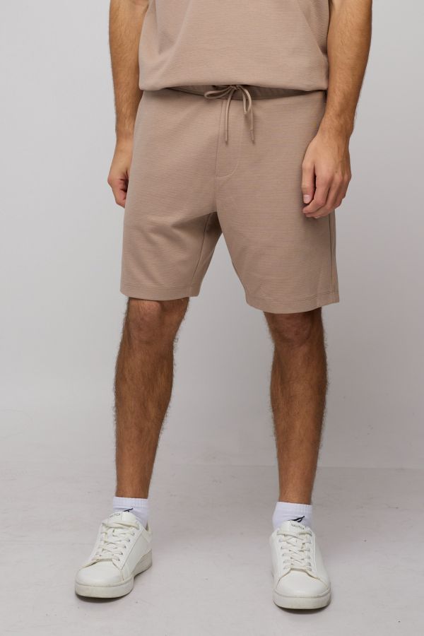 מכנסיים קצרים לגברים