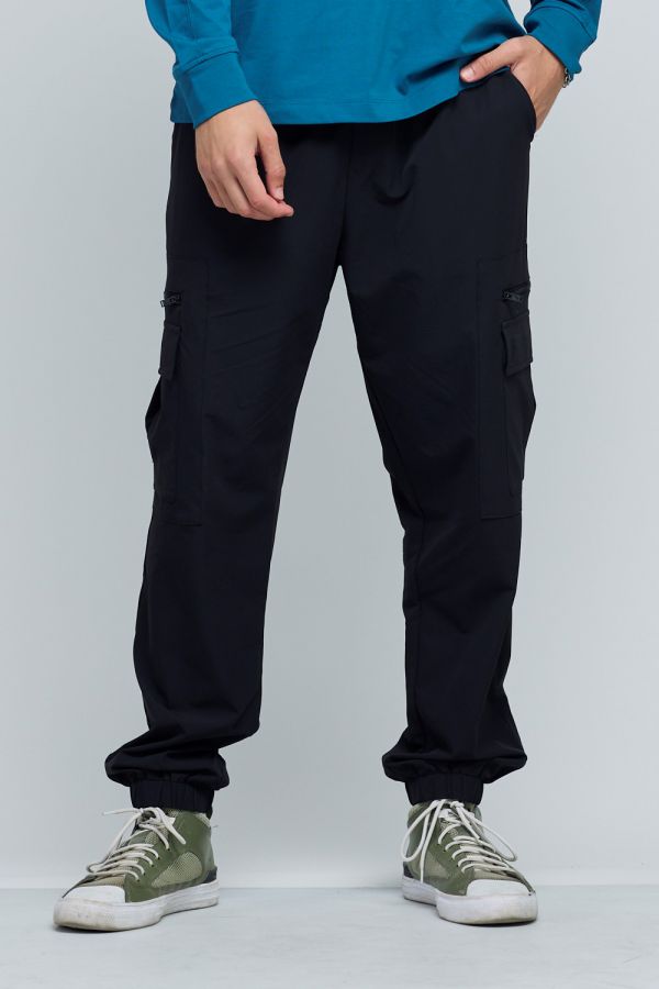 מכנסי קארגו עם מגוון כיסים לגבר