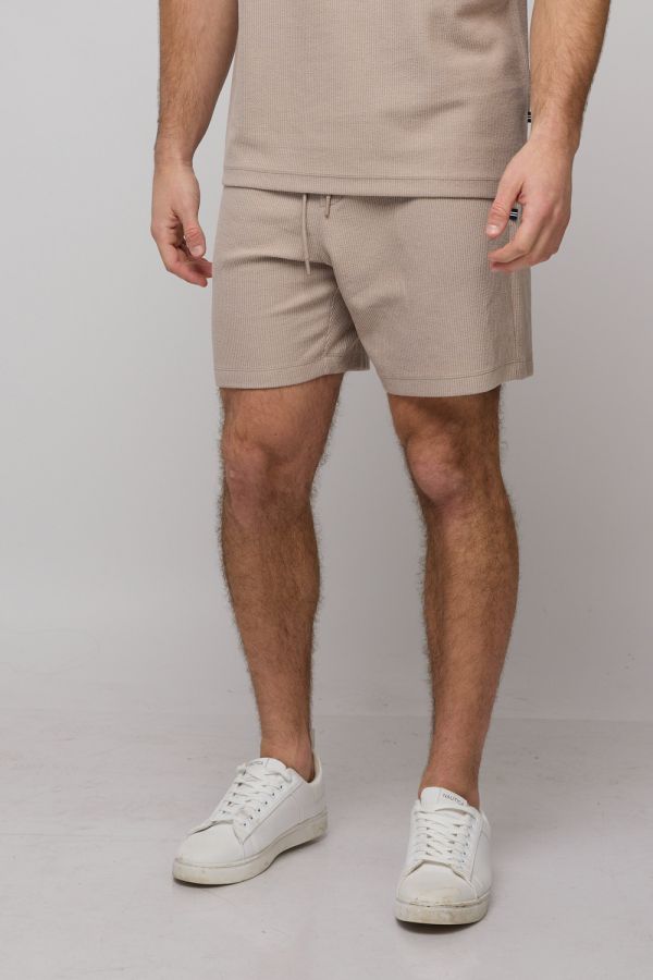 מכנסיים קצרים לגברים