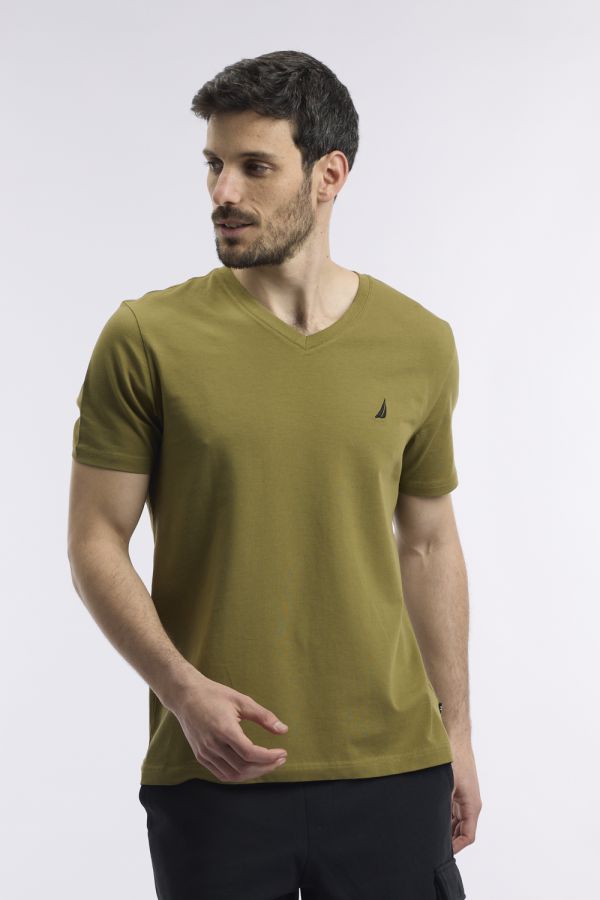טי שירט בייסיק עם צווארון V ורקמת לוגו