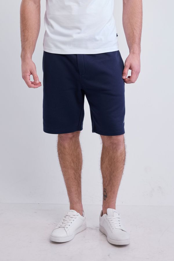 מכנסי טרנינג קצרים עם כיסים ורקמת לוגו