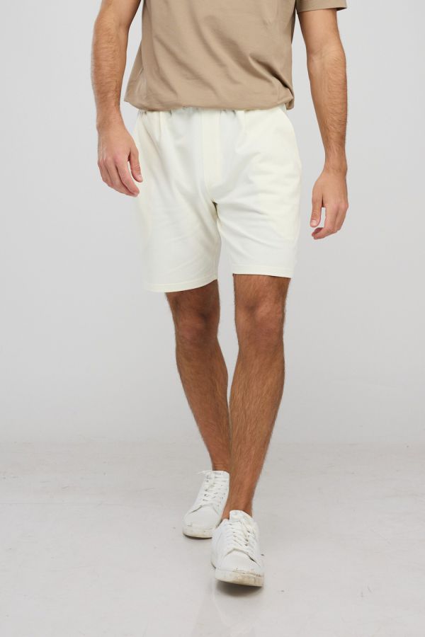 מכנסיים קצרים לגברים