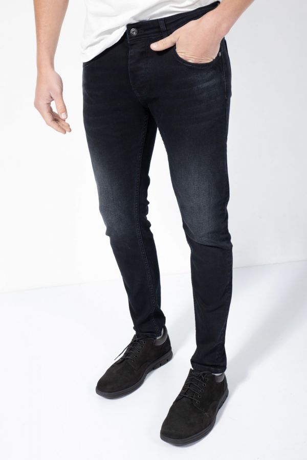 ג’ינס לגבר בגזרת סקיני