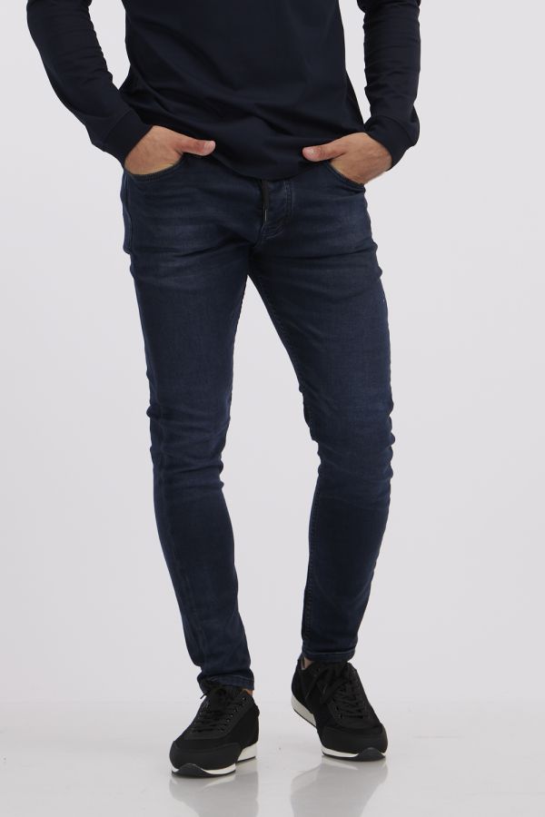 ג’ינס לגבר בגזרת סקיני