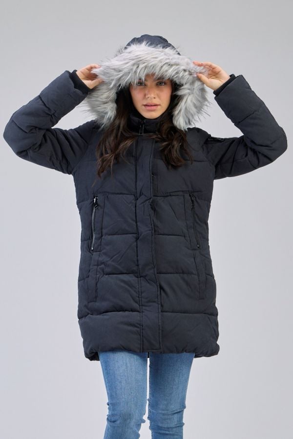 מעיל קווילט אופנתי עם כובע פרווה לנשים