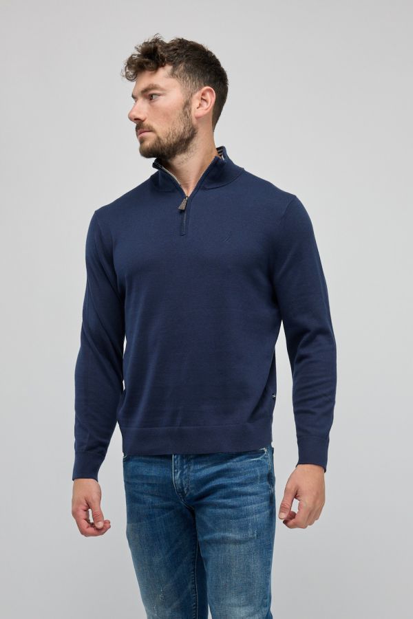 סריג איכותי עם רוכסן בצווארון ולוגו נאוטיקה לגבר