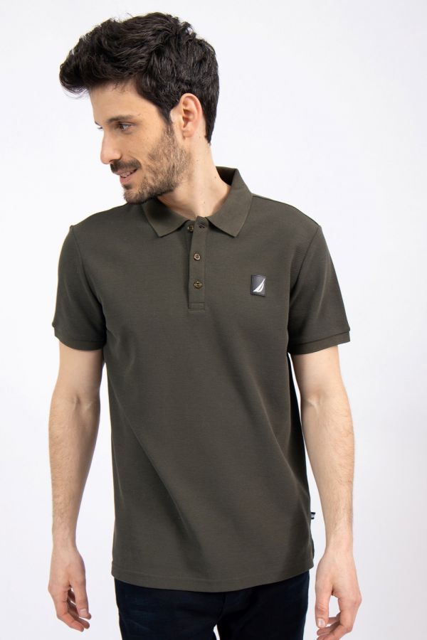 חולצת פולו עם פאץ’ מפרשית