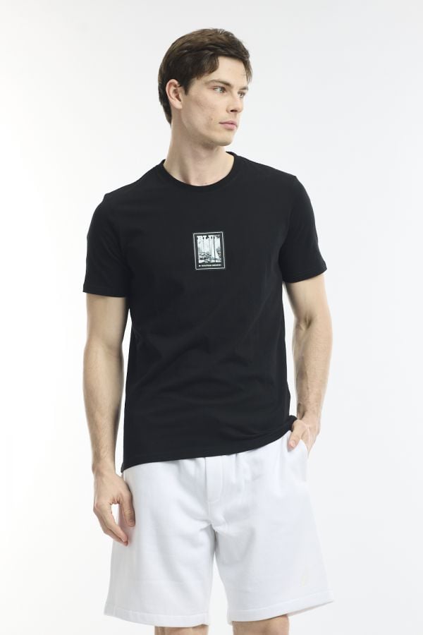 טי שירט צווארון עגול עם ריבוע שיט